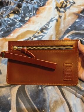 Portland Leather Goods Leather Zip Wristlet (ADRIANA) In Madrone